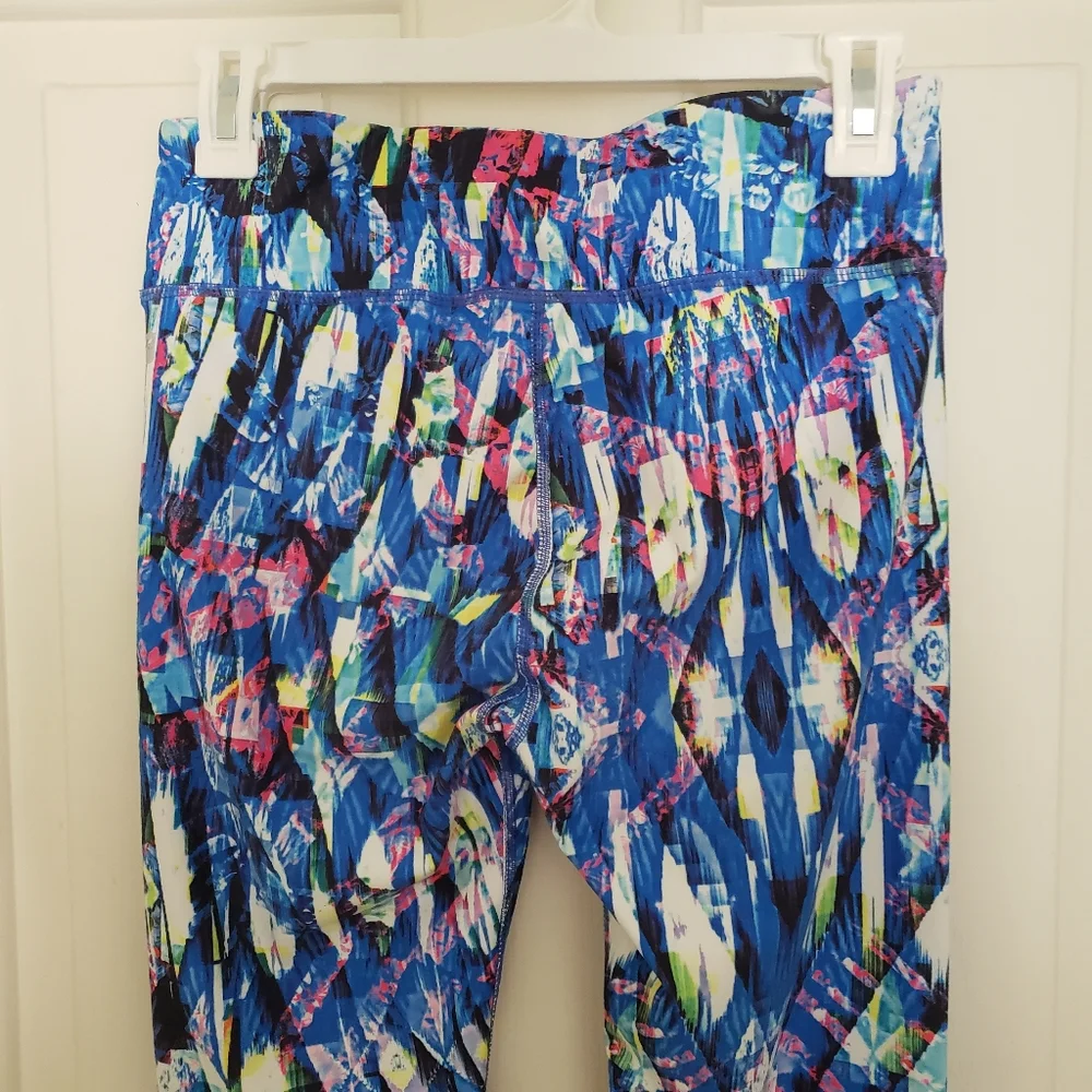 Fabletics Salar Capri Leggings Reef Blue Geometric Print Active Pants Size Small